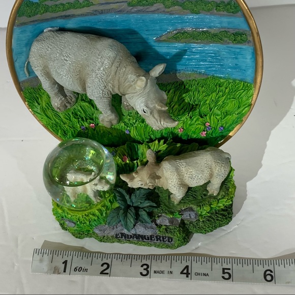 White Rhino Cadona Int. Endangered Species Statue - Picture 11 of 11